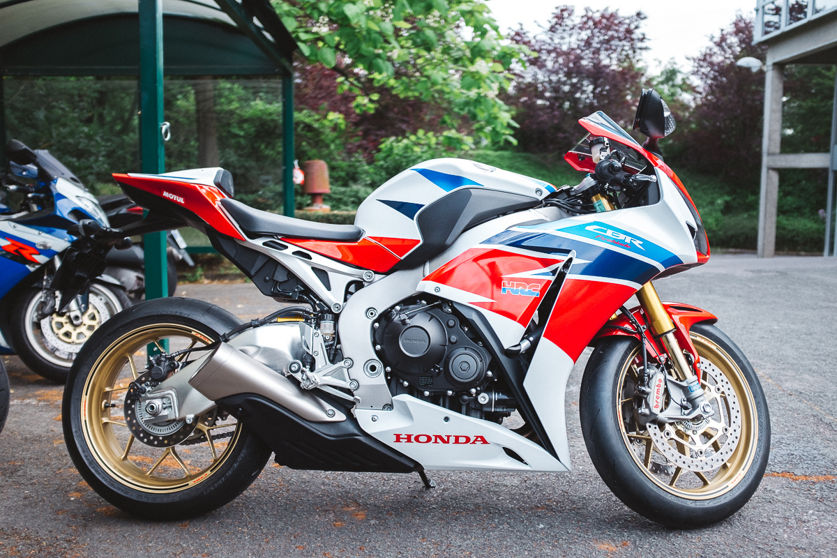 CBR1000RR Fireblade 2016 02 - vue de droite